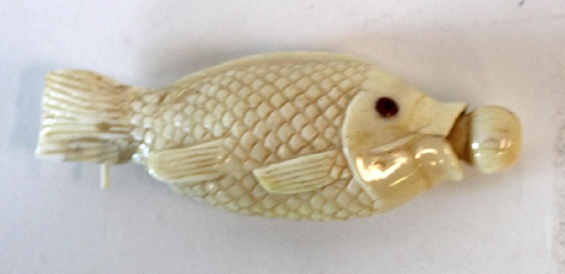 Oriental Figural Fish Snuff Bottle (1 of 4)