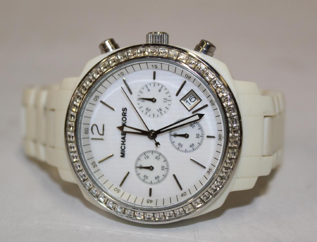 Wristwatch marked Micheal Kors. (1 of 3)