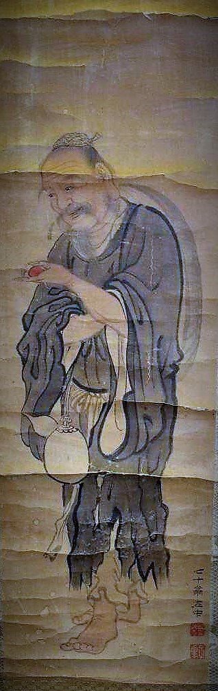 Fine Ming Dynasty Painting: ÊA particularly fine quality Ming painting Good artist, the old original scroll really needs mounting down, folds and creases will disappear. An old barefoot sage holds a small red orb. Signed and wi