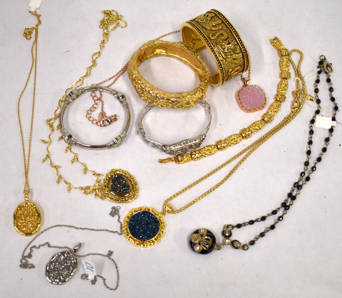 Dealer's Lot Costume Jewelry  inc. Sgd. Monet (11) (1 of 18)