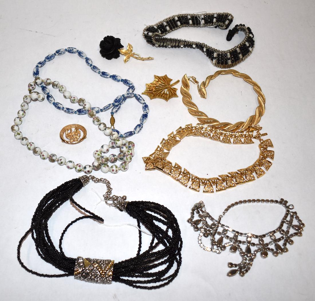 Dealer's Lot Costume Jewelry inc. Sgd. (10) (1 of 17)