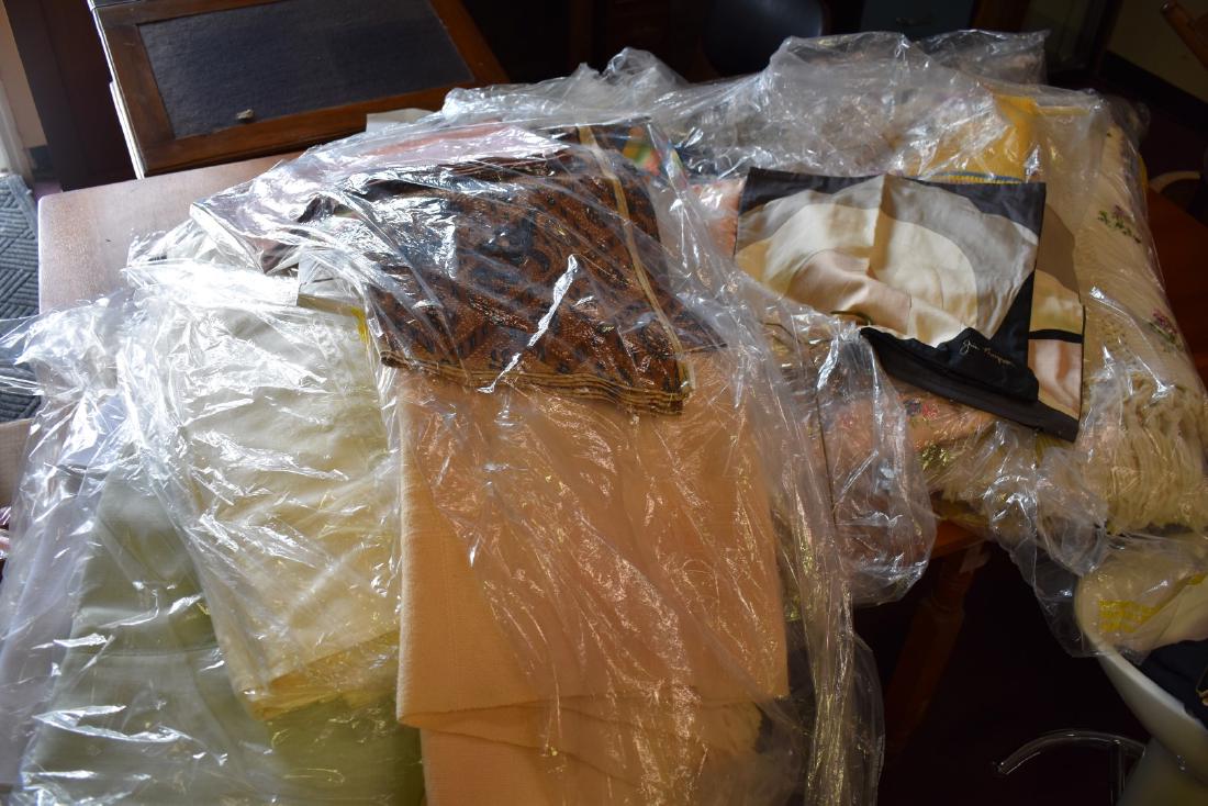 Large Lot of Vintage Linens, Tableclothes, Etc.: Including: good quality linens, table clothes, bed coverings, etc. Various sizes