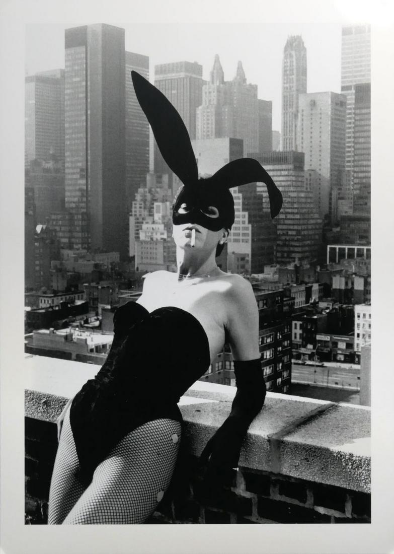 Helmut Newton Elsa Peretti Original Press Photo: Helmut Newton, Elsa-Peretti, 15" x 12" photograph. It comes stamped by the photographer with other details for publicity, taken in 1975 printed 1997. The photograph is printed on double weight semi gl