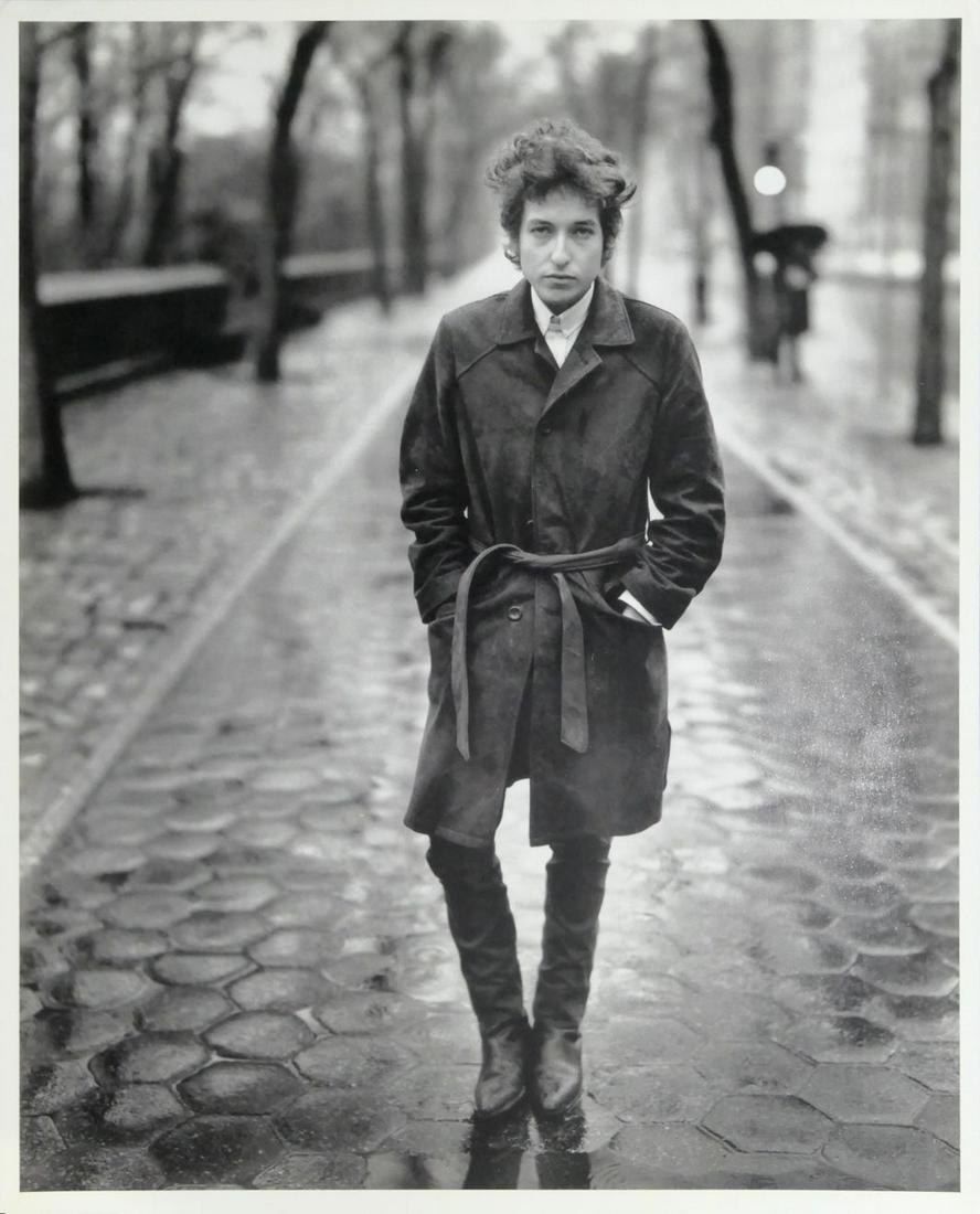 Bob Dylan Richard Avedon Signed & Dedicated Photo: Bob Dylan in Central Park, New York, Febuary 10th 1965. Photograph was gifted to a friend in 1999. Signed and dedicated to "Bill" The photograph measures 15.5"x12". As with all older photographs it ha