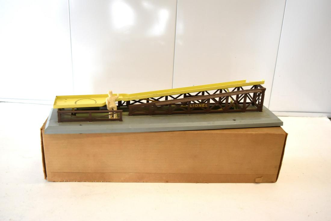 Lionel O Gauge No.362 Barrel Loader: Lionel O Gauge No.362 Barrel Loader (with box)