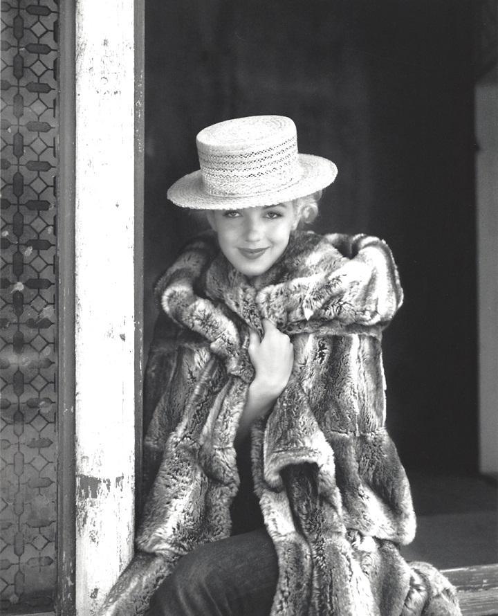 Marilyn Monroe Milton H Greene Publication Photo: Original Publication Photo, measuring approximately, 8.5"x10.5" includes white border. Taken in 1956, printed 1999. It comes stamped by the photographer and agency. The photograph is printed on double