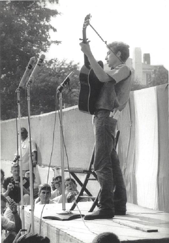 Bob Dylan Jim Marshall Pulication Photo: Original Publication Photo, measuring approximately, 7.5"x5.5" includes white border. Taken in 1968, printed 1998. It comes stamped by the photographer and agency. The photograph is printed on double 
