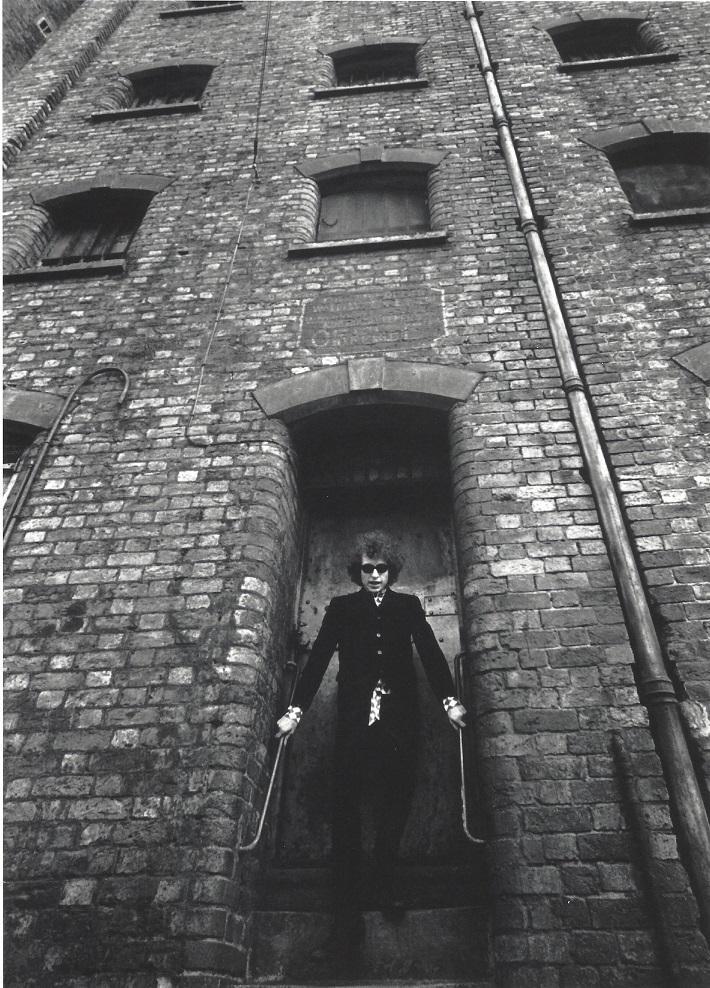 Bob Dylan Barry Feinstein Publication Photo: Original Publication Photo, measuring approximately, 8.5"x11" includes white border. Taken in 1966, printed 1999. It comes stamped by the photographer and agency. The photograph is printed on double w