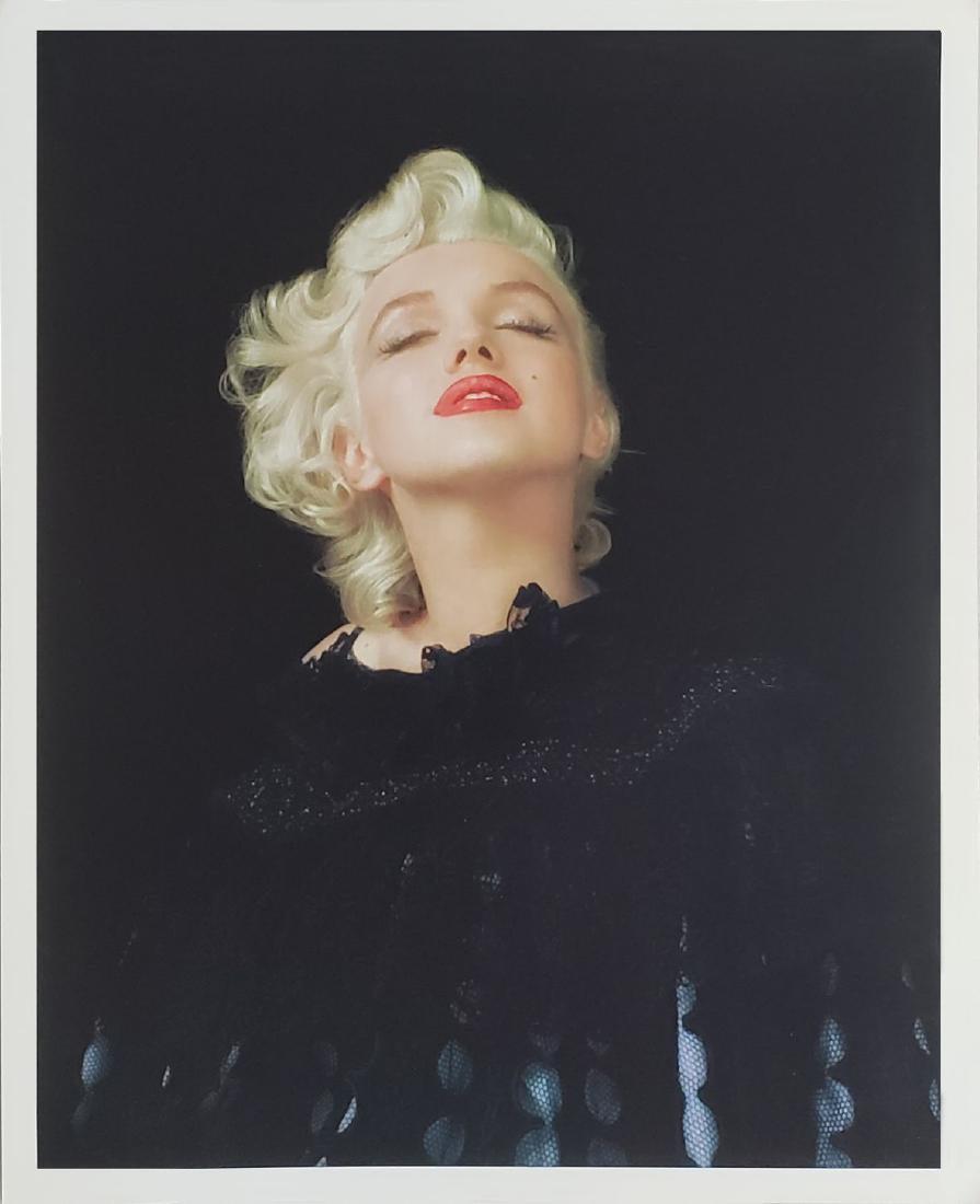 Marilyn Monroe Original Milton H. Greene Photo: Marilyn Monroe original Milton H. Greene photograph. Measures 8.5" x 10.5". This photograph of Marilyn was taken in 1953 but reprinted in 1979. A stunning portrait that shows a confident Marilyn. It c