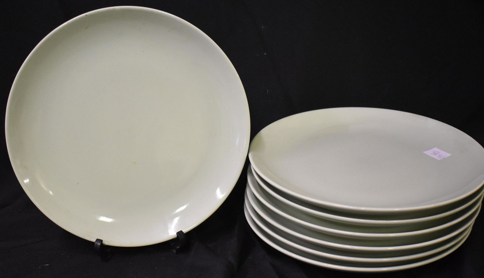Russel Wright. Plates (7): Marked Russel Wright Iroquois Casual China. Size 10"D