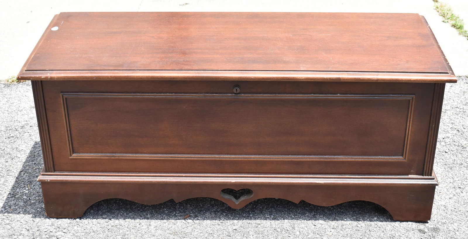 Lane Cedar Chest: Tagged 42"l X 15 1/2"d X 17 1/2"