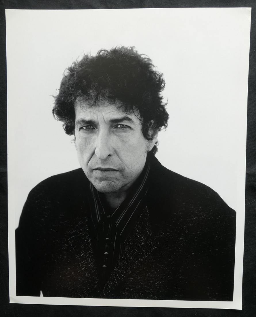 Bob Dylan Richard Avedon Signed 1997 Photo: Bob Dylan photograph, signed and dated 1997 by the photograher Richard Avedon. The photograph measures 10.5"x8.5". As with all older photographs it has small creases to edges and slight yellowing on t