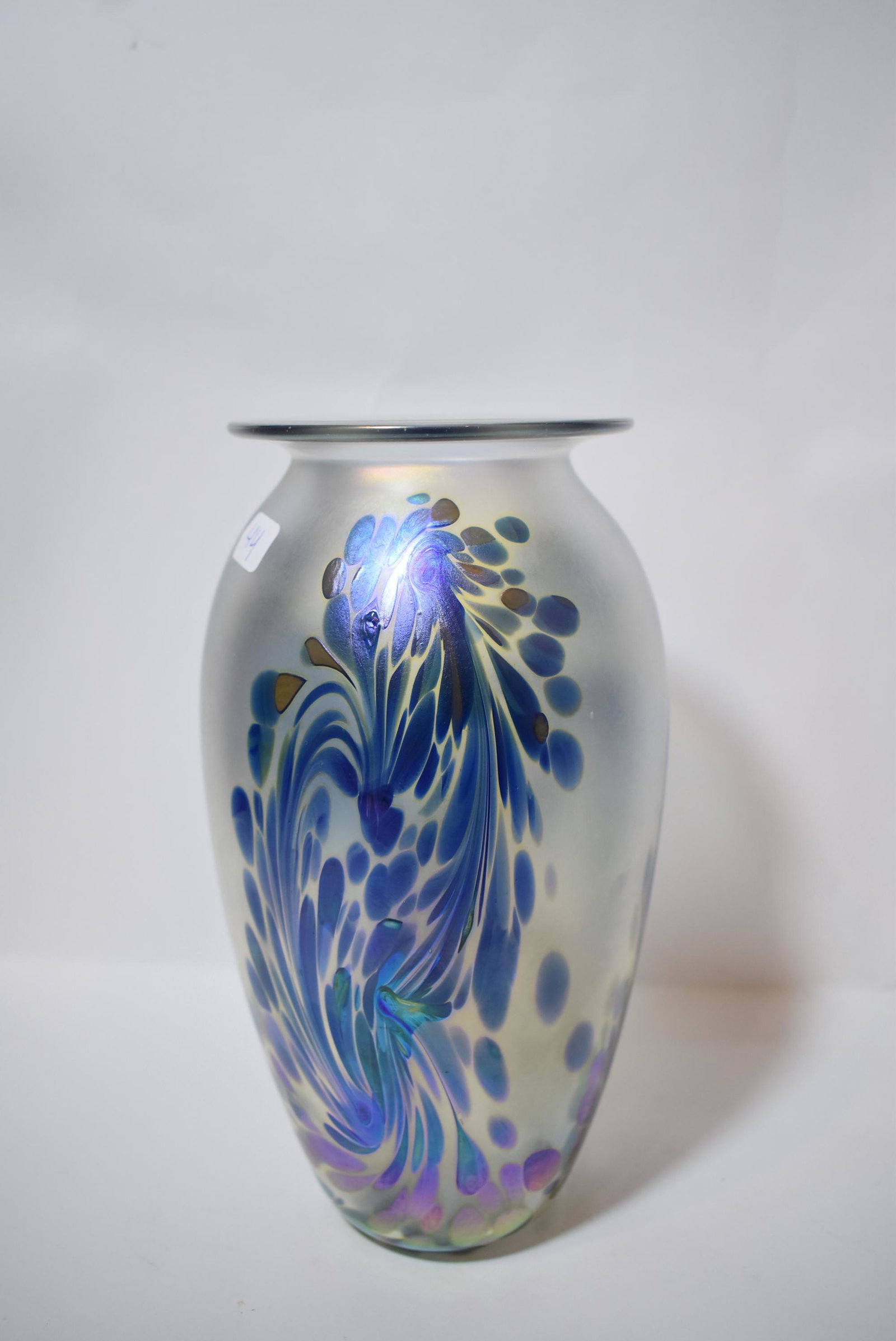 Robert Eickholt Sgd Art Glass Vase: Hand blown. Signed Robert Eickholt Signed and dated 1993. 9" tall.