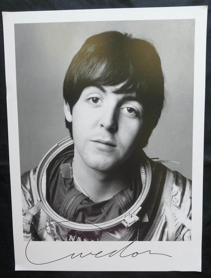 Paul McCartney Richard Avedon Signed 1999 Photo: Paul McCartney photograph, signed and dated 1997 by the photograher Richard Avedon. The photograph measures 12"x9". As with all older photographs it has small creases to edges and slight yellowing on 