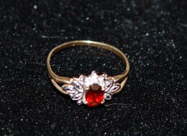 10K GARNET AND DIAMOND RING