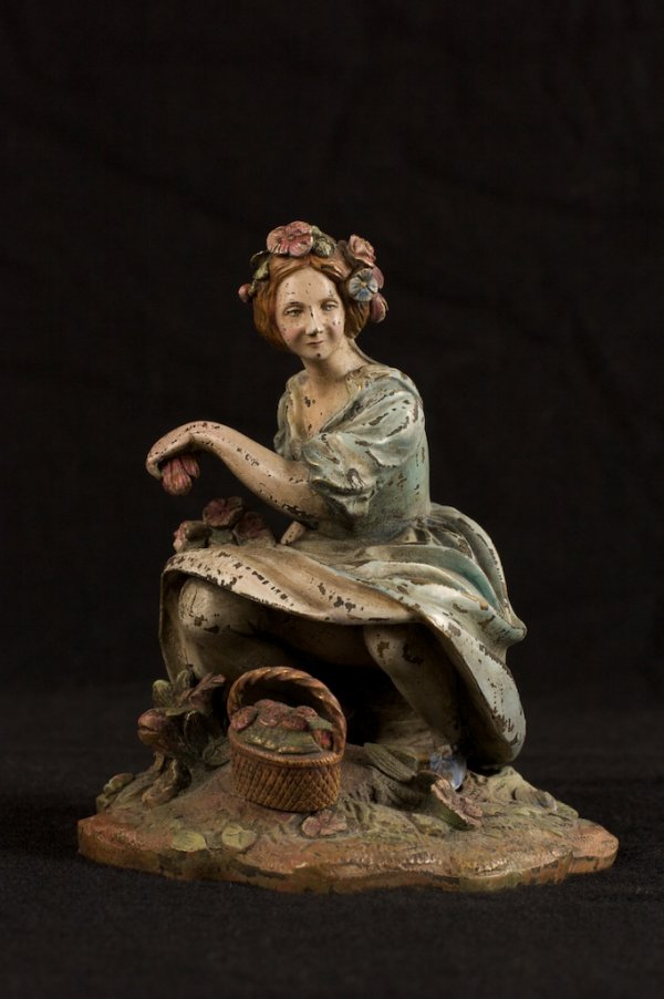 EROTIC VIENNA BRONZE FIGURE OF A WOMAN