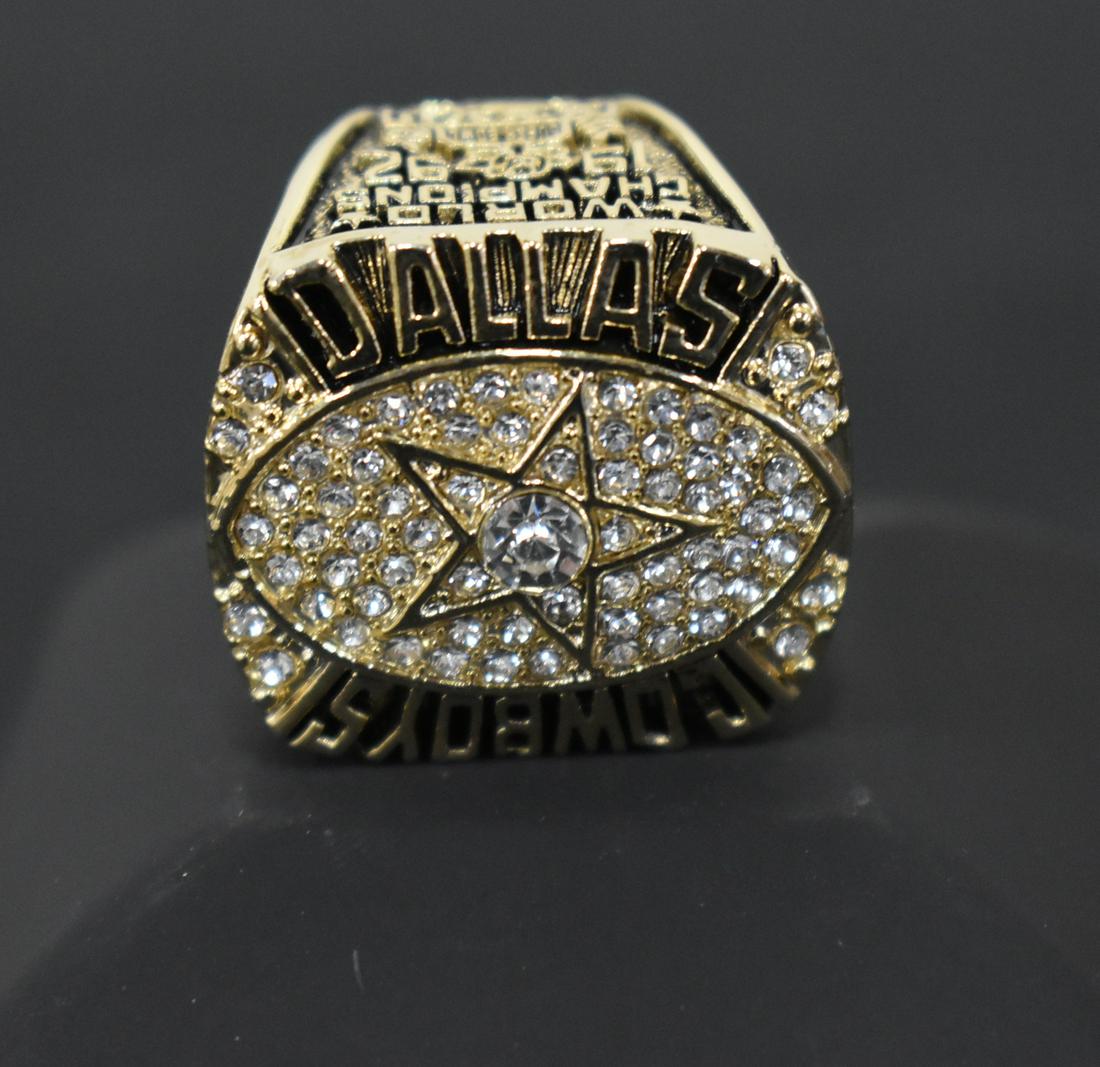 Dallas Cowboys Championship Ring: Replica. Size 12. In LED lit case.