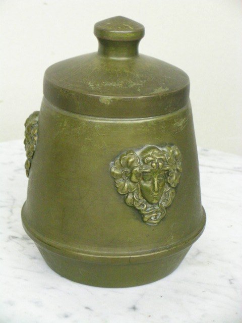 BRONZE CIGAR HUMIDOR: figural cigar humidor; 7 in. H.