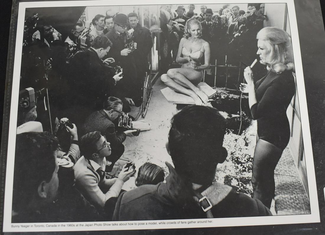 (1) Bunny Yeager Photo: In Toronto Canada in 1960 At Japan Photo Show How to Pose a Model