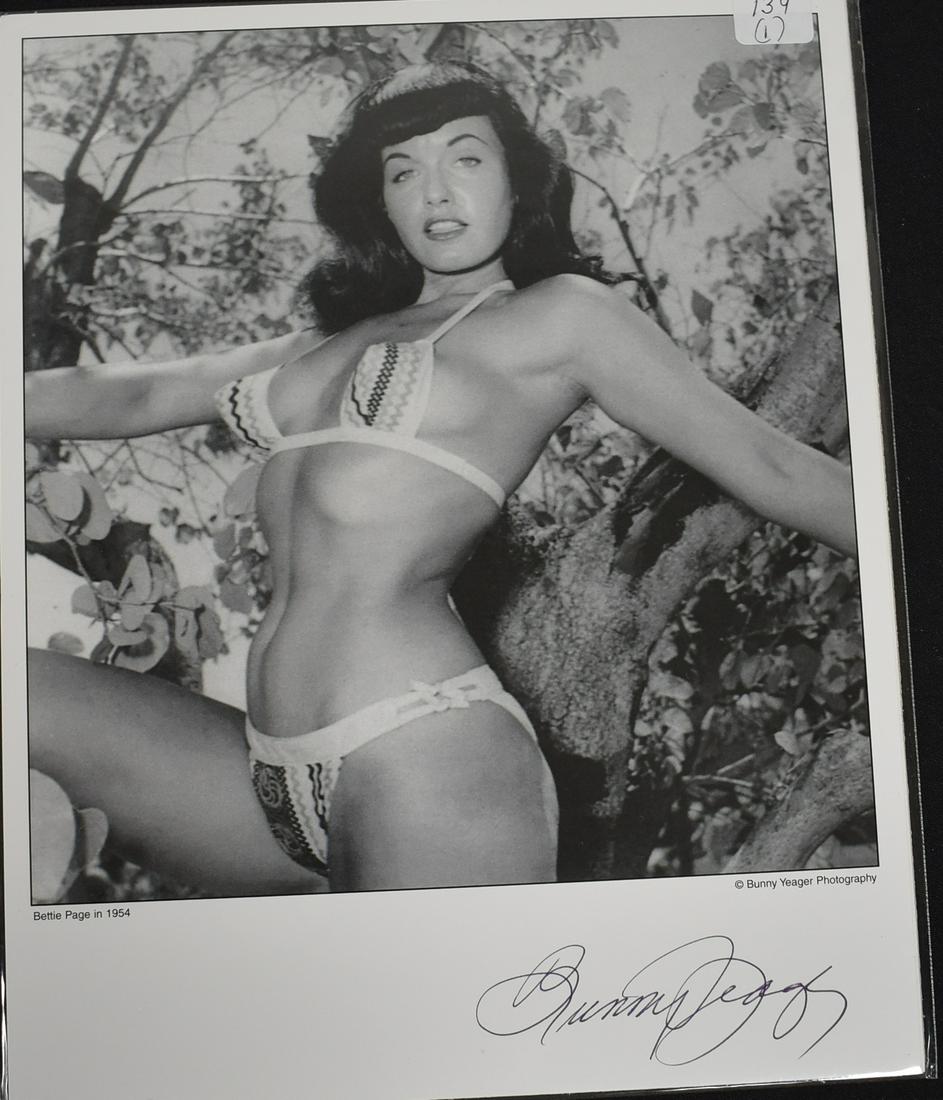 Model Bettie Page Photo Sign. (1 of 1)
