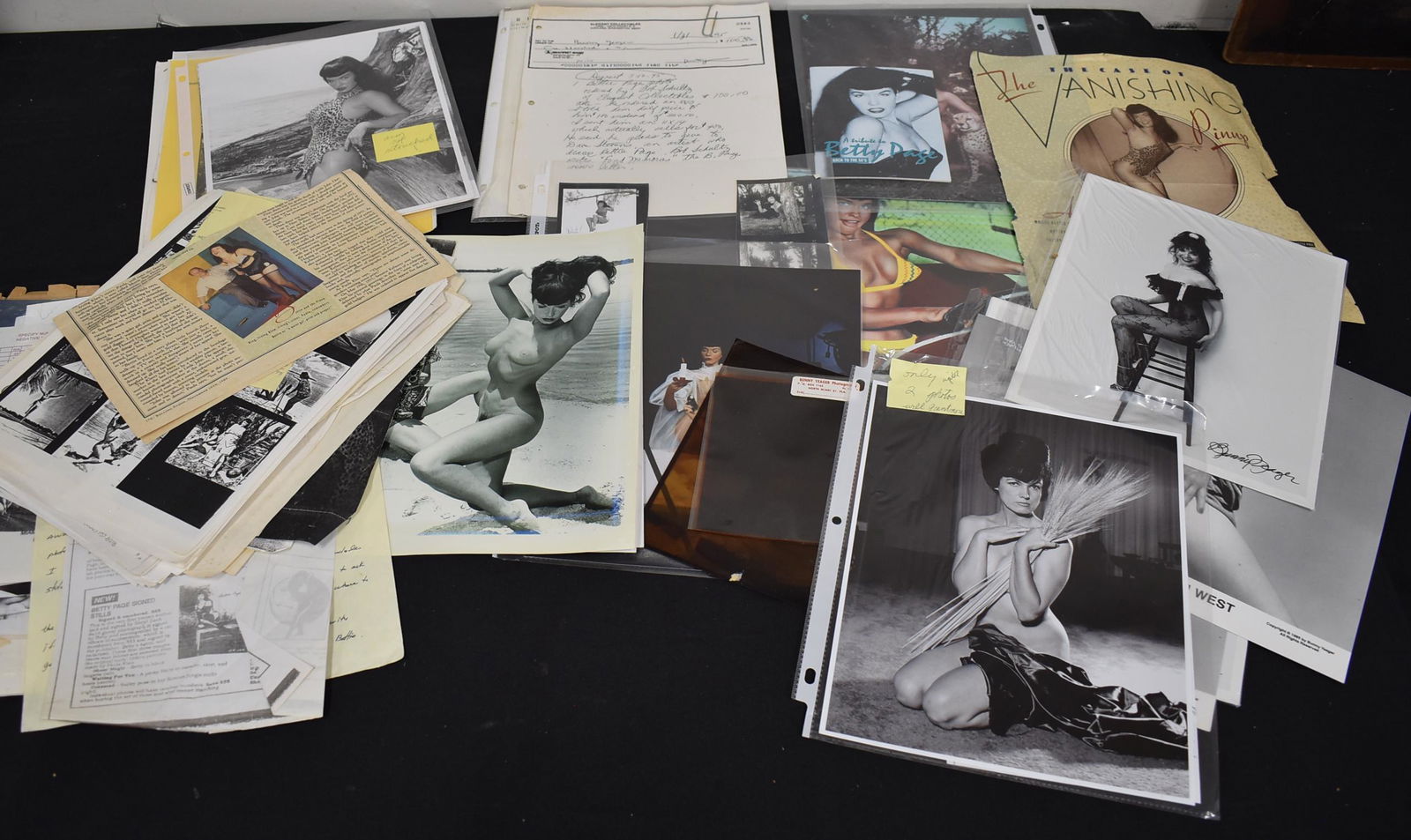 (30) + Lot Of Memorabilia inc. some Bettie Page & Bunny (1 of 1)