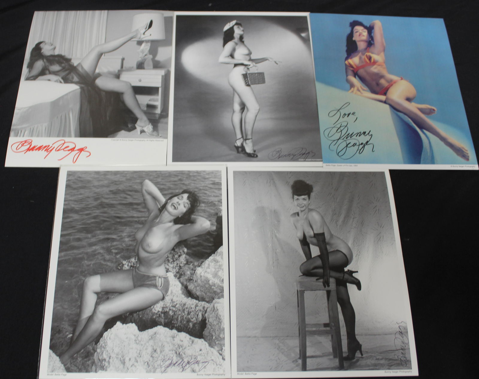 (5) Photos Bettie Page Sign. Bunny Yeager (1 of 2)