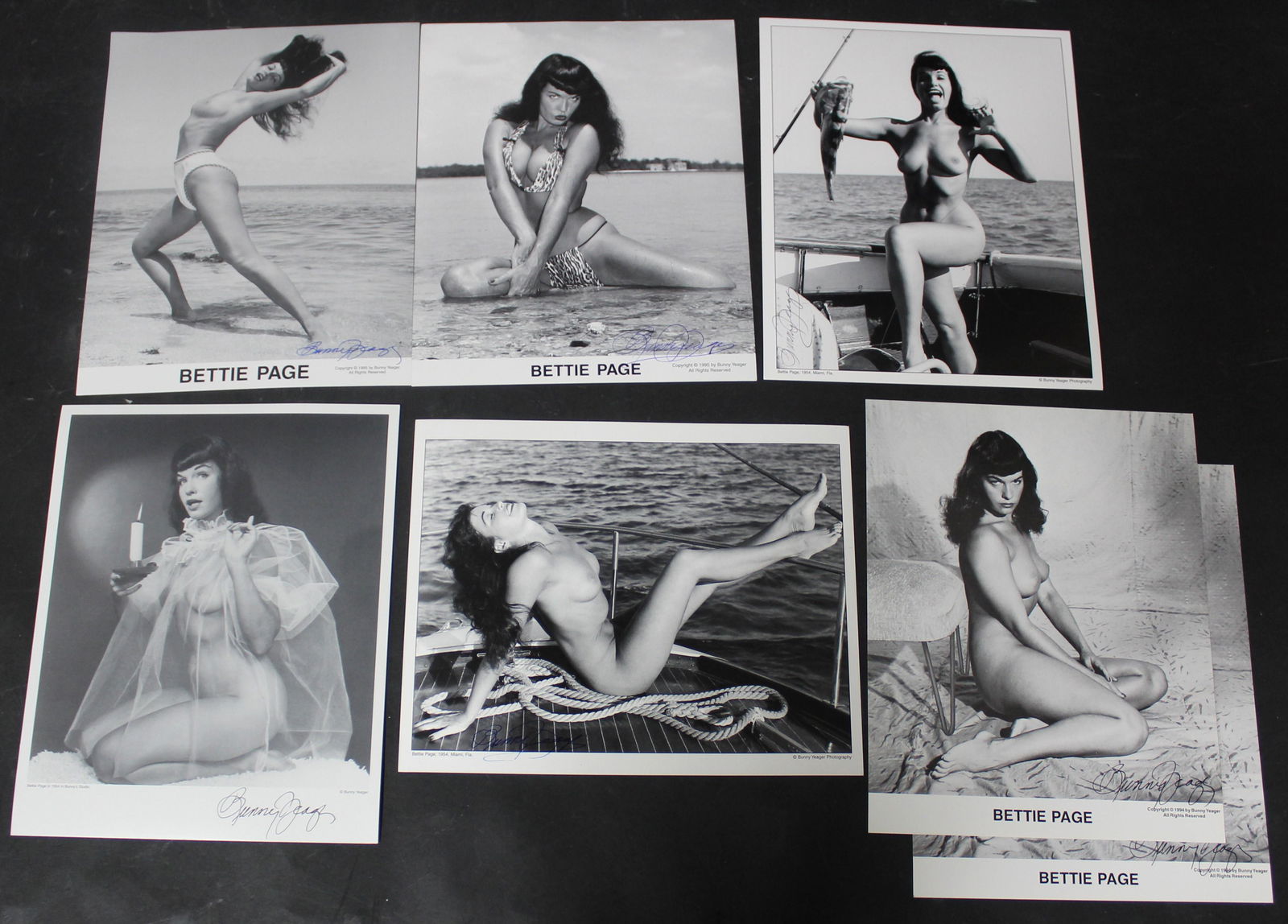 (6) Photos Bettie Page Sgd.. Bunny Yeager. (1 of 1)