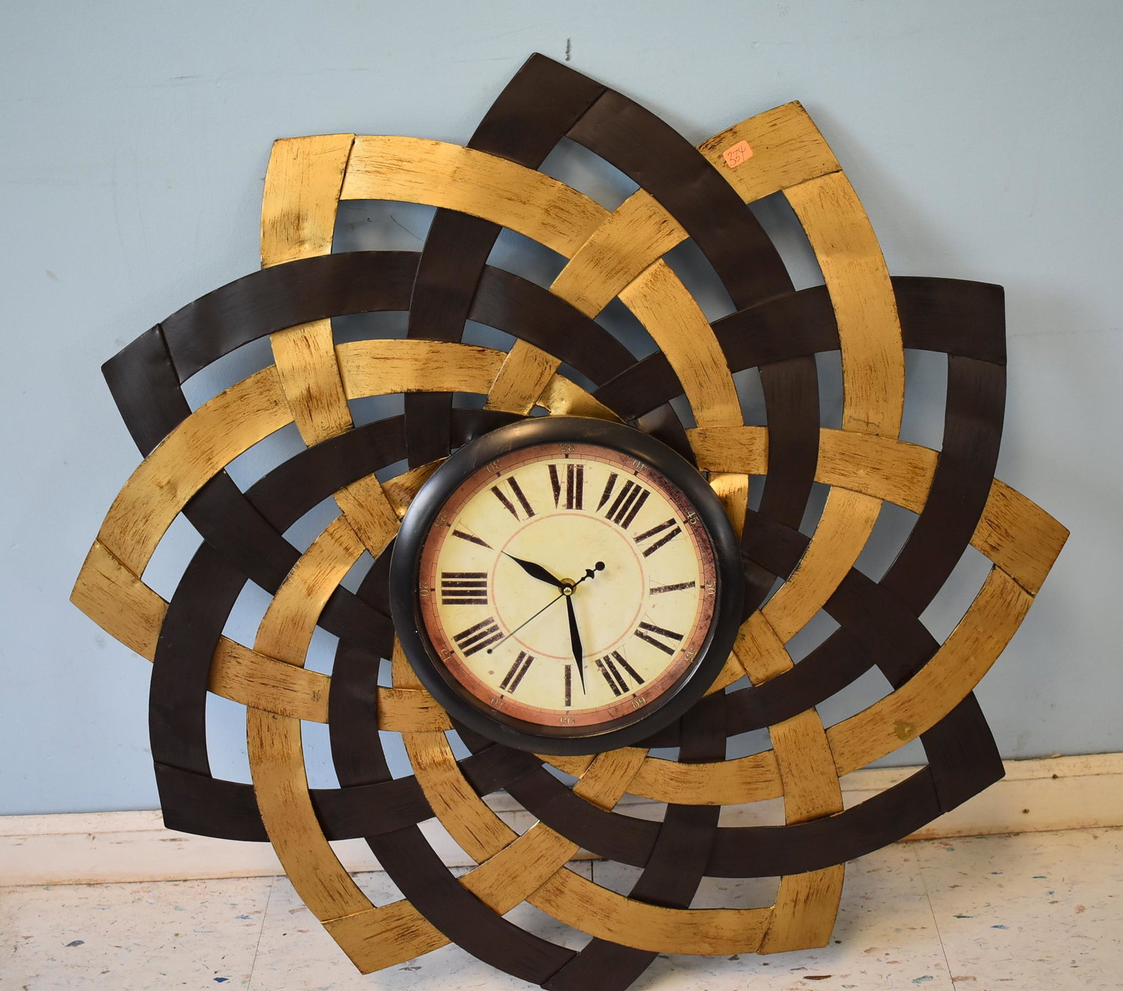 Wall Clock: 31 H x 31 W.