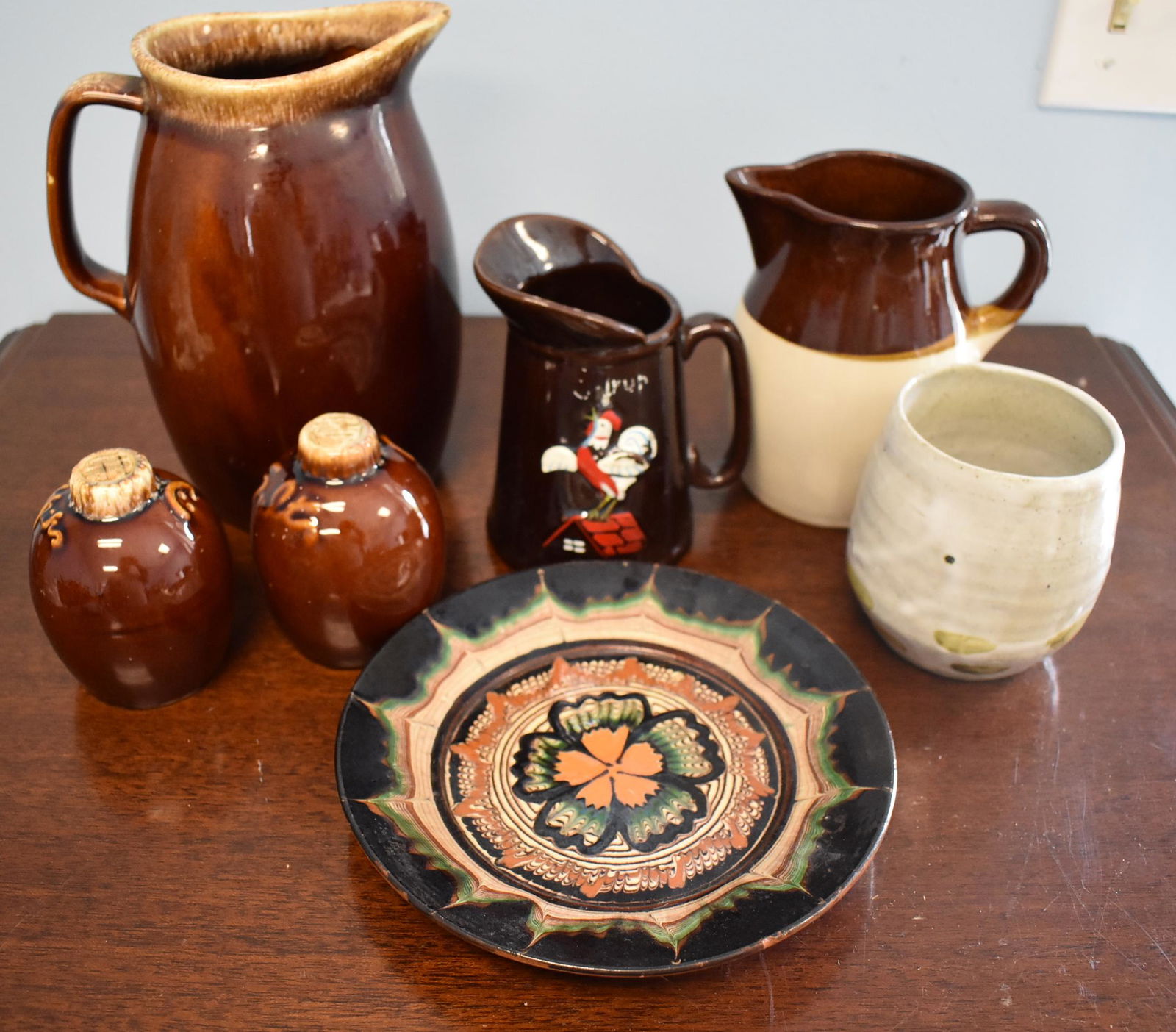 American Pottery Lot inc. Roseville Pitcher & Hull (7)) (1 of 7)