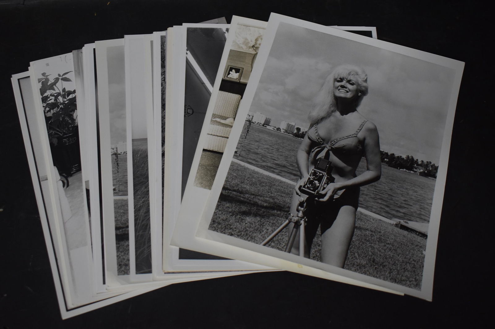 (35) Photos Bunny Yeager. All Different Poses. (1 of 7)