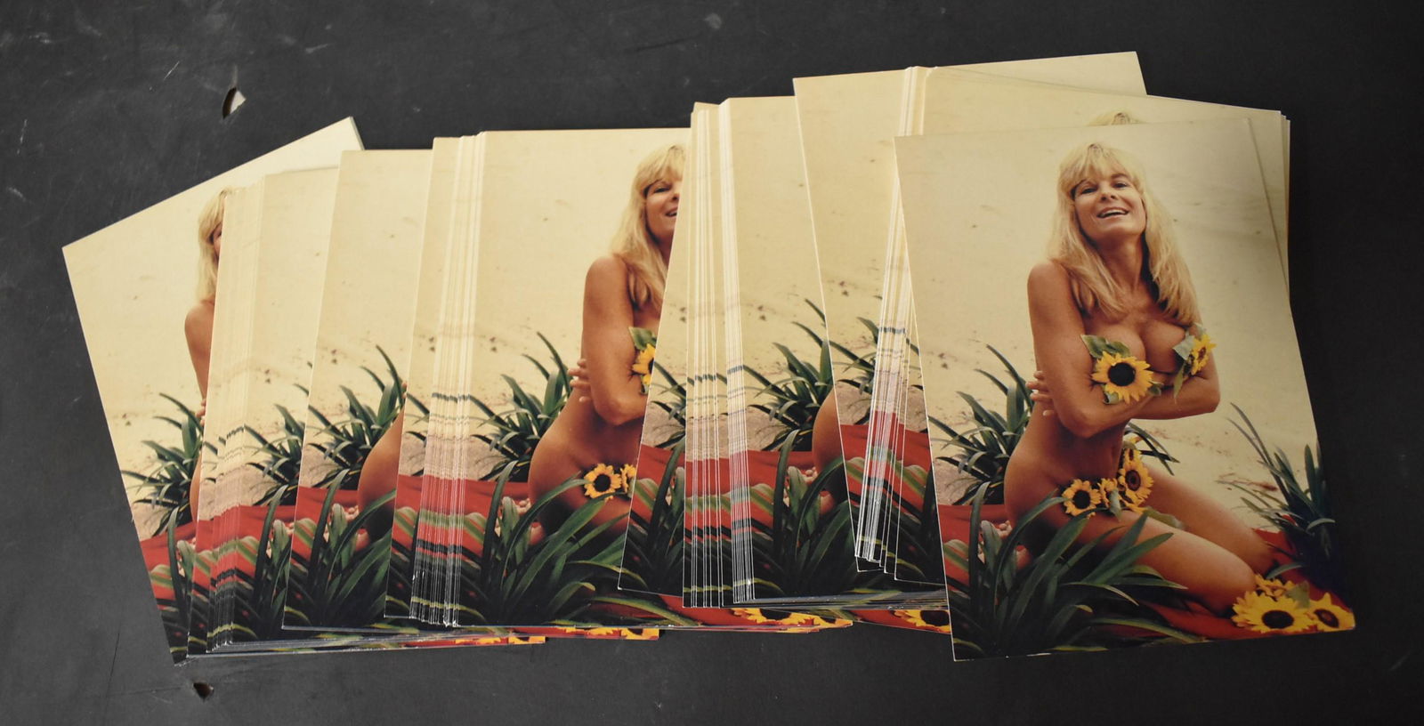 (50)+ Postcards Model De De Lind. (1 of 1)