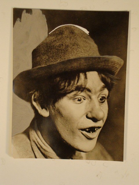 1930 HAROLD LLOYD PHOTOGRAPH: Backstamp date Oct. 31, 1930. Lloyd received an honorary Oscar for " master comedian and good citizen". Photo is marked for cropping. 7" x 9"