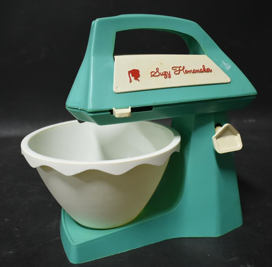 Suzy Homemaker BO Toy Mixer (1 of 3)