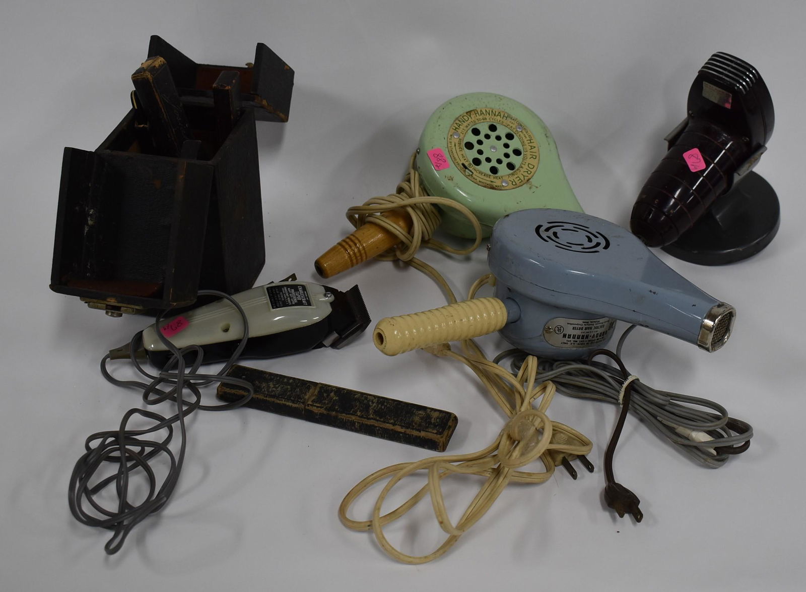 Vintage Barbers' Tools & Case (11) (1 of 9)