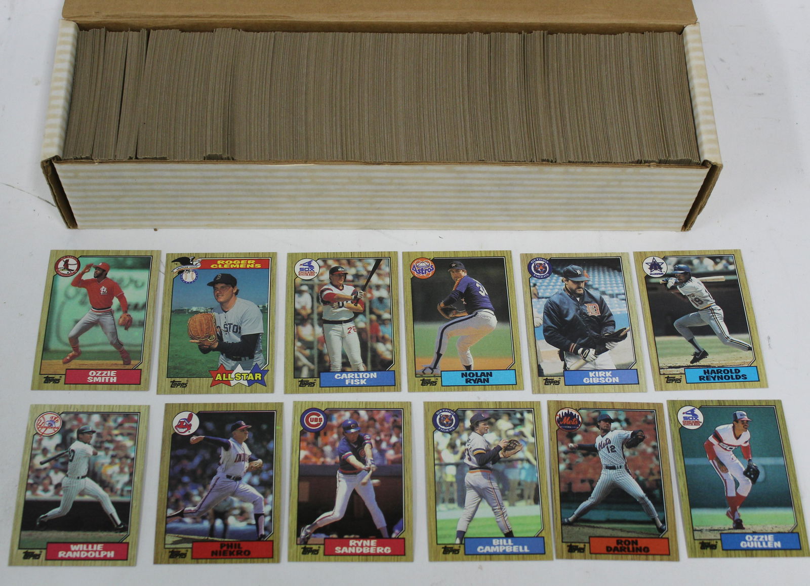 1987 Topps MLB Box Set (1 of 1)