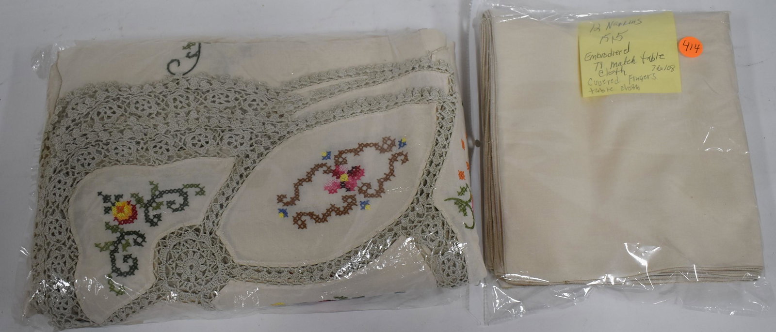 Table Cloth 72x108. With Matching Napkins 15x15. (13).: Table Cloth Embroiered With 12 Matching Napkins .