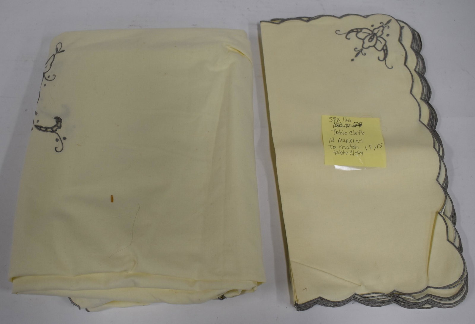 Table Cloth . Matching Napkins. (13): Table Cloth(1) 58x120 & Matching Napkins. (12). 15x15