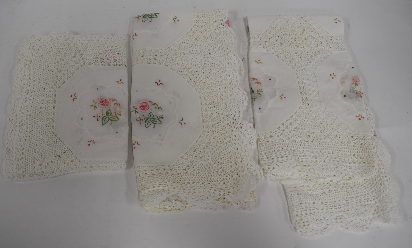 Lace & Embroidered Table Cloths. (3): White Lace & Embroidered Table Cloths for Smal Tables 31x31 All The Same Pattern.