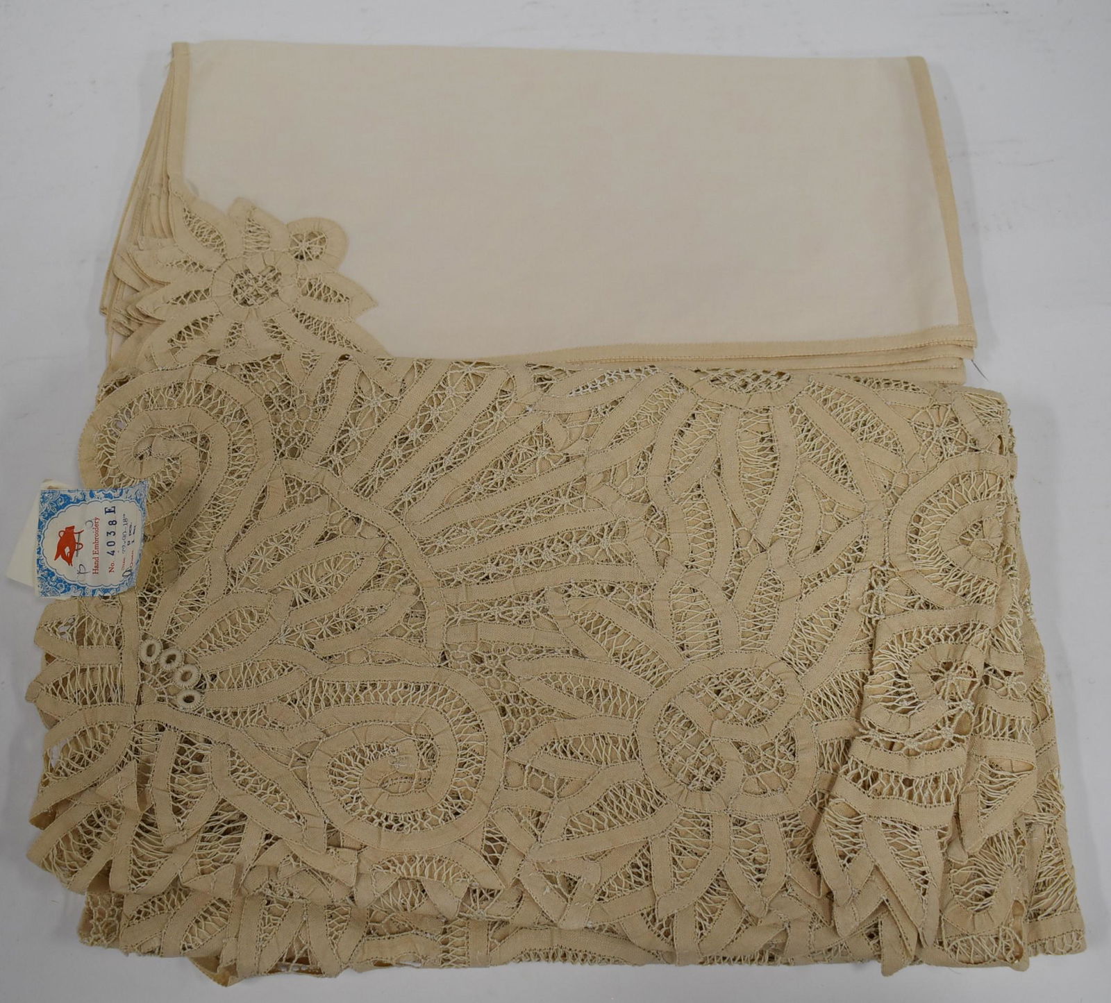 Hand Embroidered table Cloth With Matching Napkins. (9) (1 of 1)