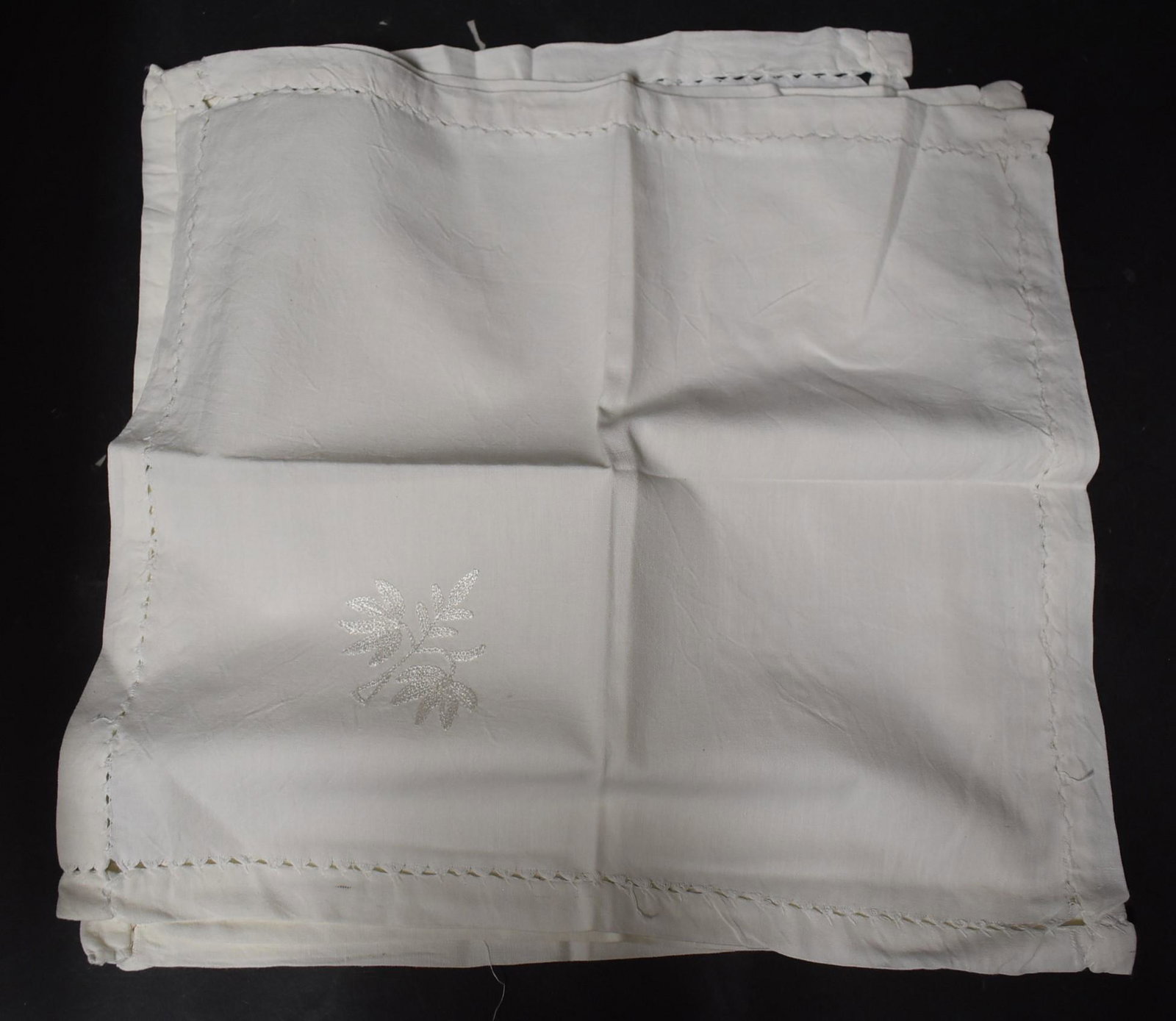 Vintage Embroidered Tablecloth With Napkins. (9): Table Cloth 58x72, Napkins 13x13,