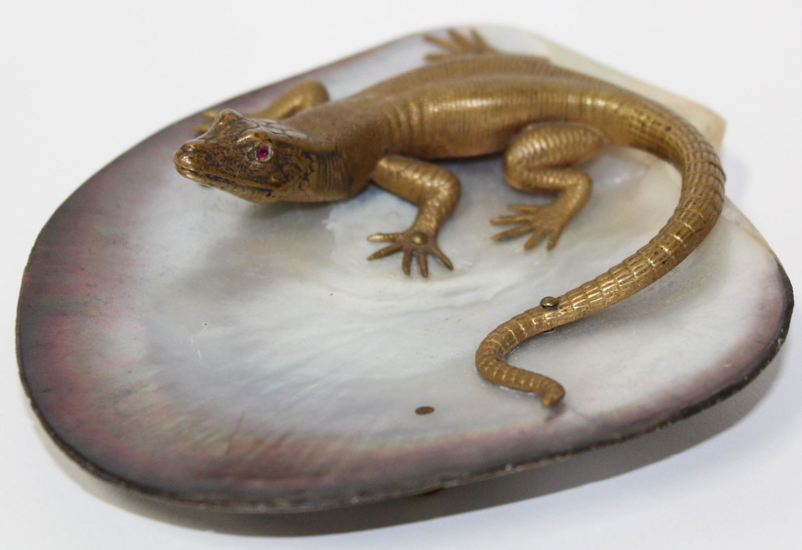Bronze and Shell Lizard Tray (1 of 4)