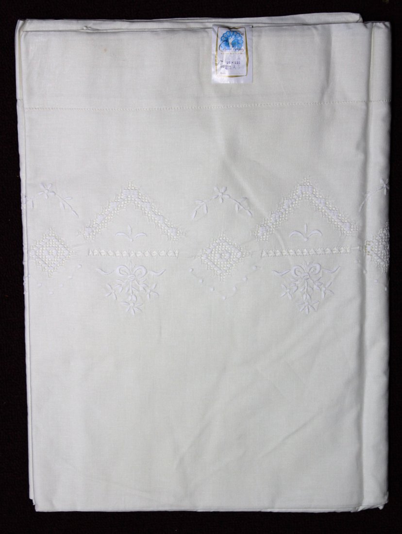 Vintage Table Cloth.: 96x110 (1)