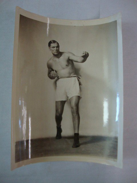 EARLY BOXING PHOTOGRAPH JACK DEMPSEY: 8 X 10. VF-F