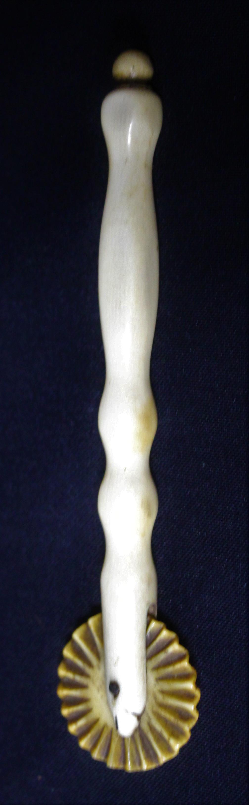 Antique Scrimshaw Carved Pie Crimper: Approx 150 years old. 5 in.