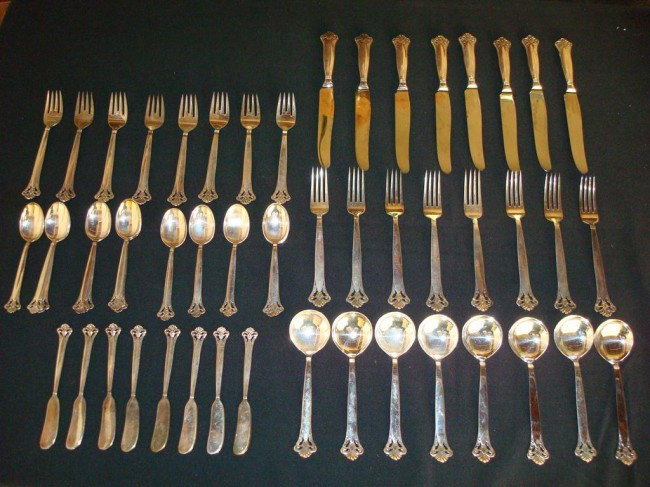 THOMAS MARTHINSEN STERLING SILVER FLATWARE SERVIC: Thomas Marthinsen Sterling Silver Flatware service in the Cloister pattern. Comprises: 12 dinner forks, 12 dinner knives,12 soup spoons, , 12 butter spreaders, 12 salad forks, 12 teaspoons, 11 oyster 