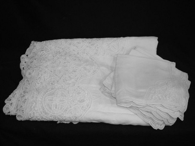 BATTENBERG LACE TRIMMED TABLECLOTH ETC.: A Battenberg lace trimmed tablecloth(92in. X 62in.) and napkins(10)-(15-1/2in. X 15in. Each)