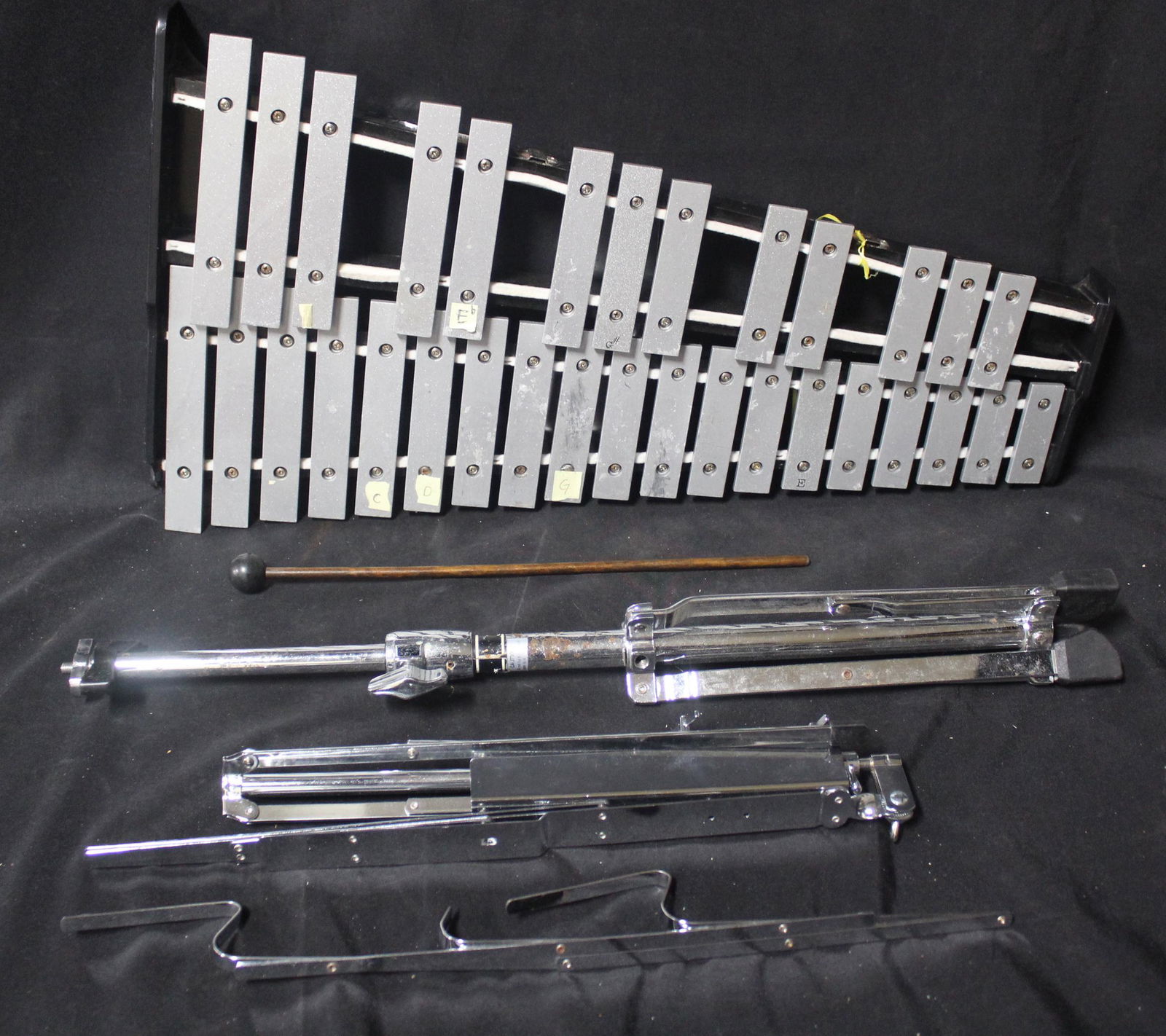 Xylophone w/ Stand & Case (1 of 5)