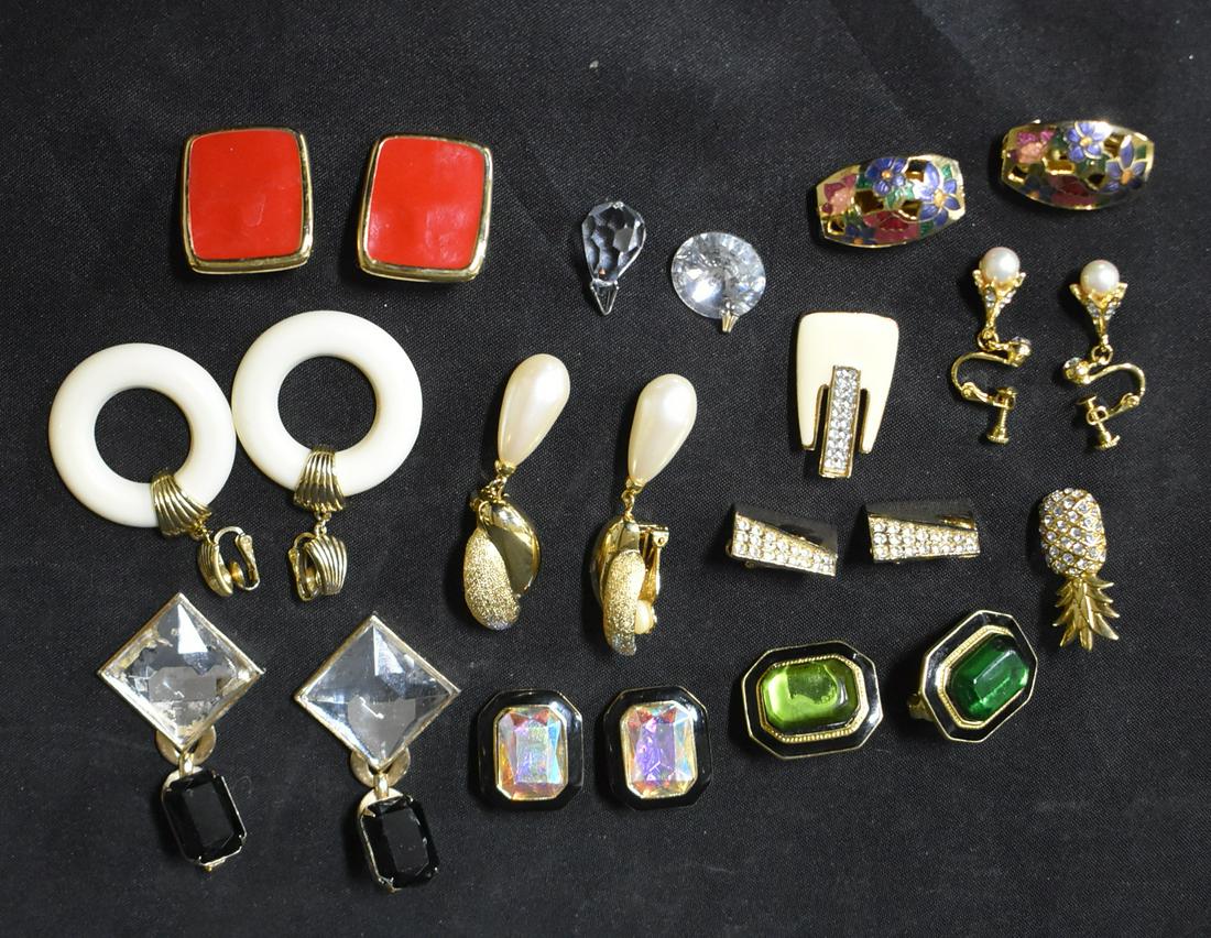 Vintage Earrings Inc. Trifari (1 of 2)