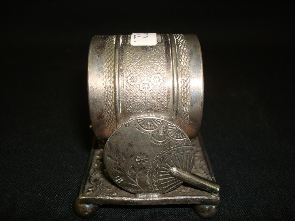 AMERICAN VICTORIAN SILVERPLATE NAPKIN RING: Double fan, butterly beneath ring. Meriden #208