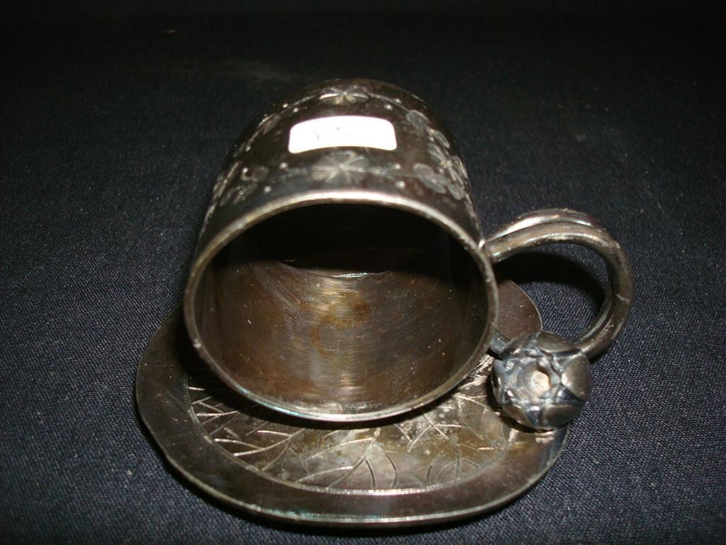 AMERICAN VICTORIAN SILVERPLATE NAPKIN RING: With bud on a lily pad.base. Rogers #168